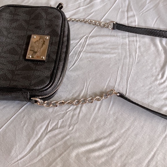 Michael Kors crossbody bag with partial chain strap - Picture 4 of 7